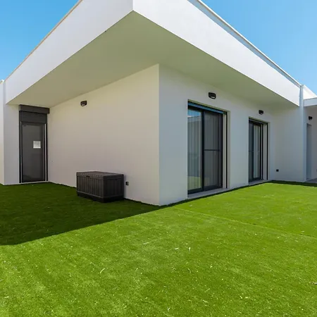 Laura With Private Swimming Pool بيت للعطل