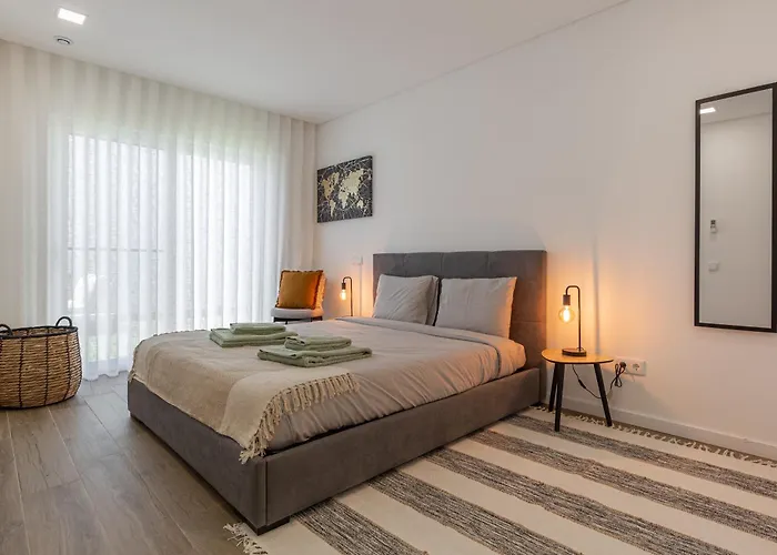 Laura With Private Swimming Pool بيت للعطل *