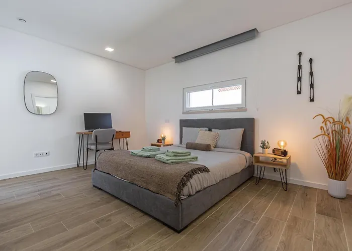 Laura With Private Swimming Pool لورينها