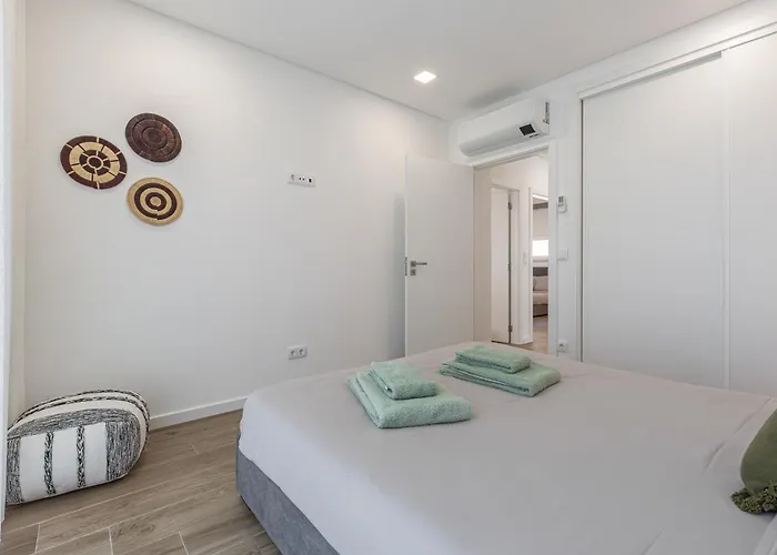 Laura With Private Swimming Pool بيت للعطل *