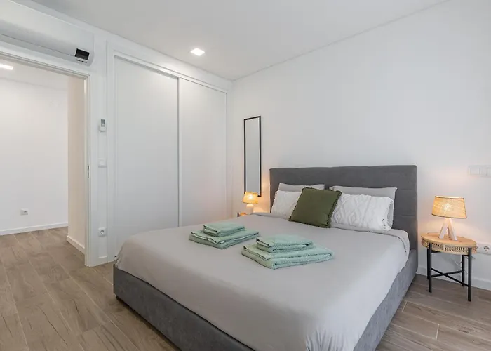 Laura With Private Swimming Pool بيت للعطل لورينها