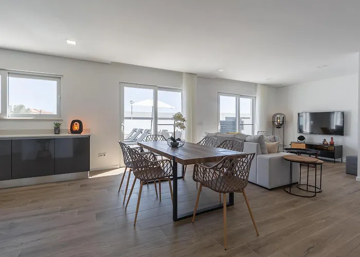 Laura With Private Swimming Pool بيت للعطل *