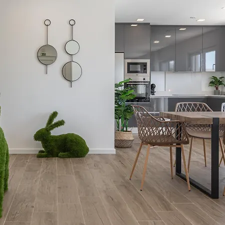 Laura With Private Swimming Pool *