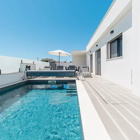 펜션 Laura With Private Swimming Pool